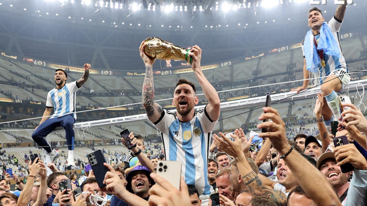 Messi, con la Copa del Mundo.