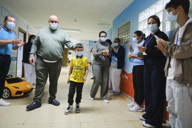 Elías, un niño grancanario de siete años, supera la leucemia