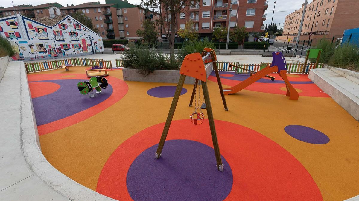 Imagen de una de las zonas de juegos infantiles que han abierto en Zaragoza recientemente.