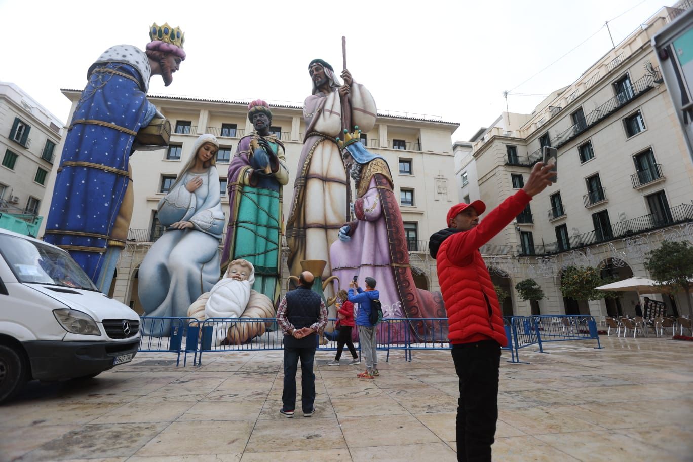 Se armó el Belén en Alicante, así luce el monumental nacimiento en la Plaza del Ayuntamiento