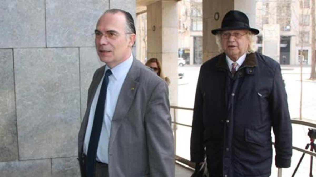 Torramadé, en los juzgados de Girona junto con su abogado, Miquel Mir, en marzo del 2014