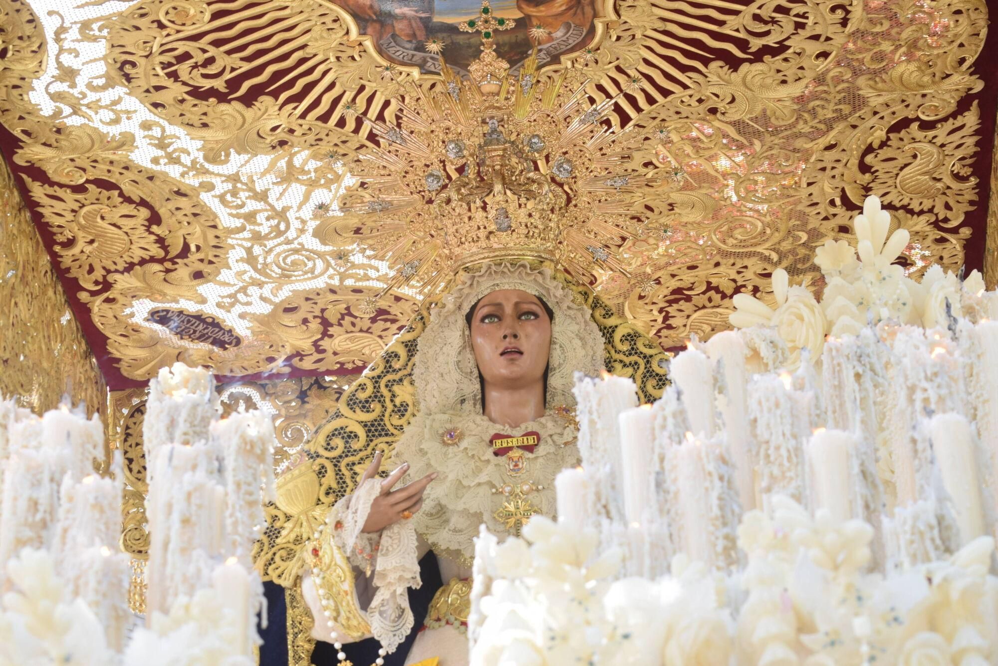Nuestra Señora del Rosario Doloroso de la Hermandad del Polígono de San Pablo recorre sus calles de vuelta a su parroquia el Miércoles Santo de 2025