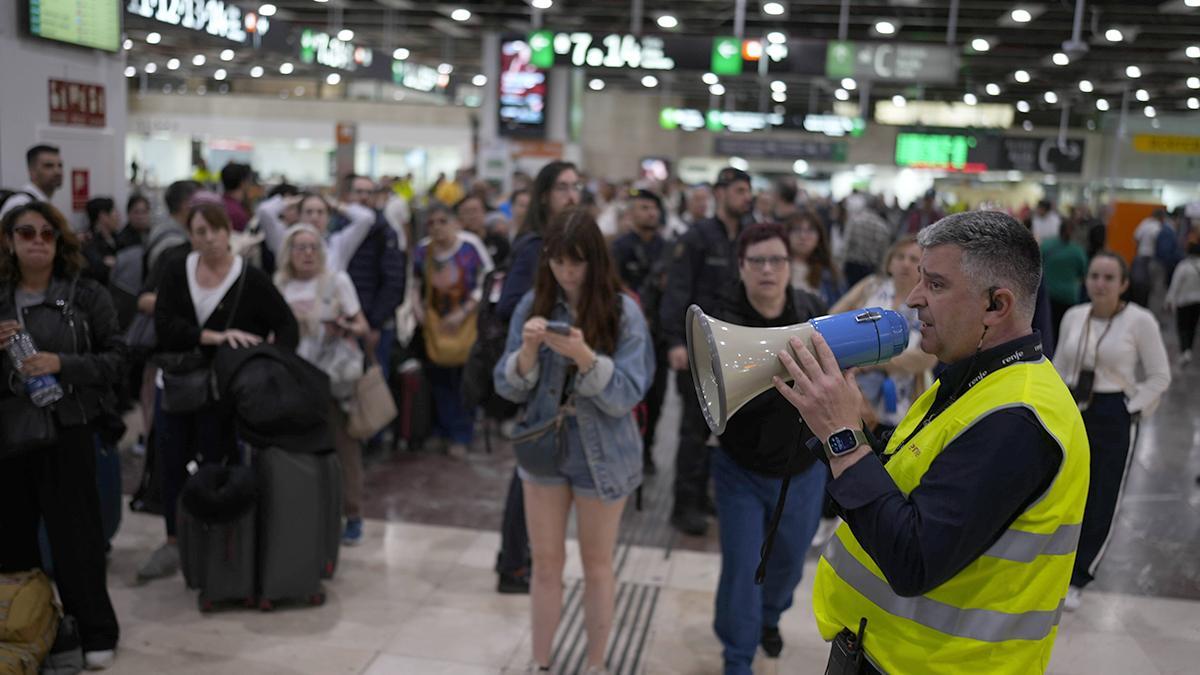 Información a los pasajeros en la estación de Sants de Barcelona