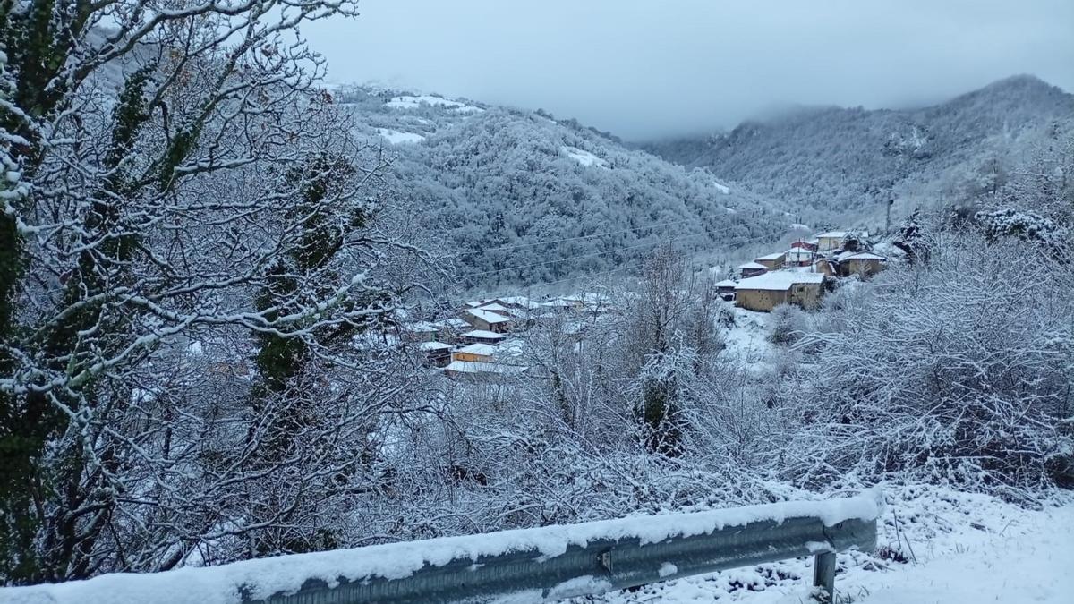 La nevada en los pueblos de Grado, en imágenes