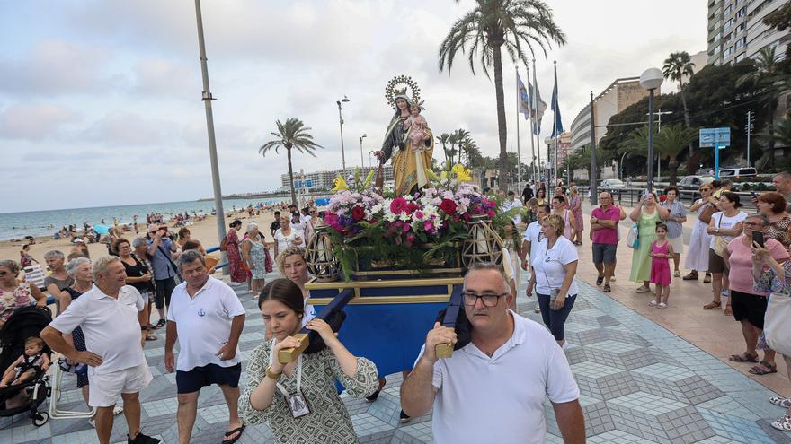 Procesiones y pasacalles en honor a la Virgen del Carmen en El Raval Roig y San Vicente