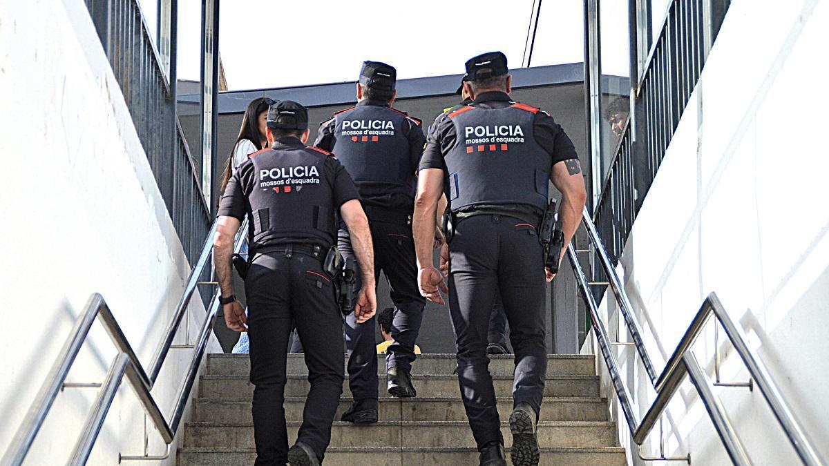 Efectius dels Mossos d'Esquadra en un operatiu a Figueres