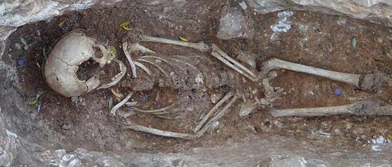 Los restos de un niño de entre 4 y 7 años de alrededor del siglo V encontrados en Son Peretó (Manacor).