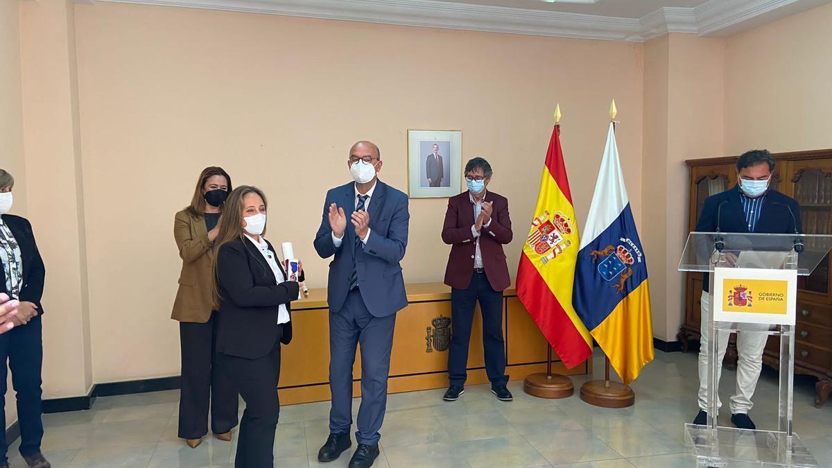 La presidenta de Cruz Roja en Lanzarote recibe la Medalla de Protección Civil