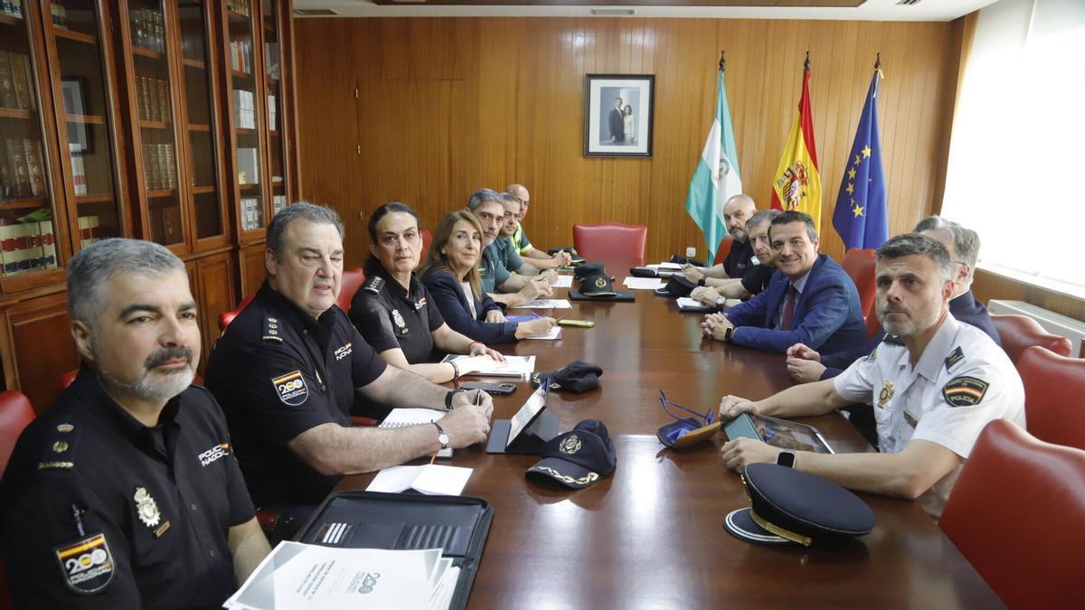 Junta local de seguridad celebrada en la Subdelegación con motivo del Mayo Festivo cordobés.