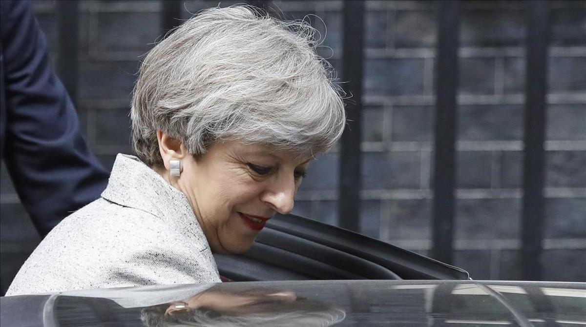 undefined38872221 britain s prime minister theresa may leaves after a meeting 170613200955