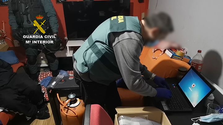 IMÁGENES | Desarticulado en Cáceres un grupo criminal de ciberdelincuentes