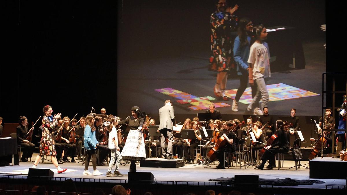 Así fue la obra "El cascanueces" en el concierto participativo de La Laboral (en imágenes)