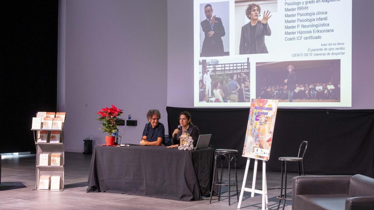 La concejala Tania Alonso y Pascual Benet