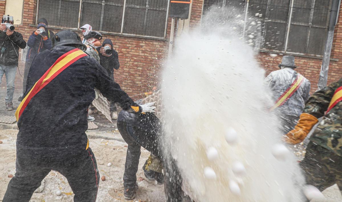 Els enfarinats toman Ibi Els enfarinats toman Ibi