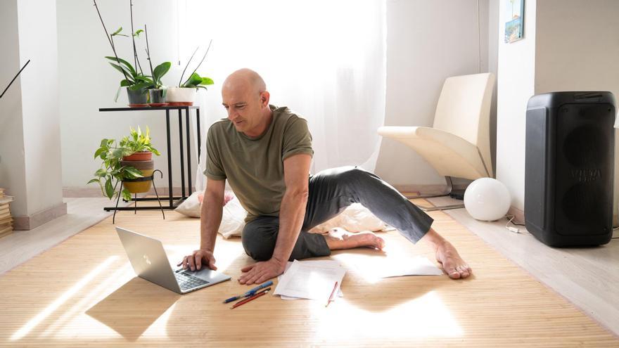 Juan Nicolás en su estudio de Los Dolores