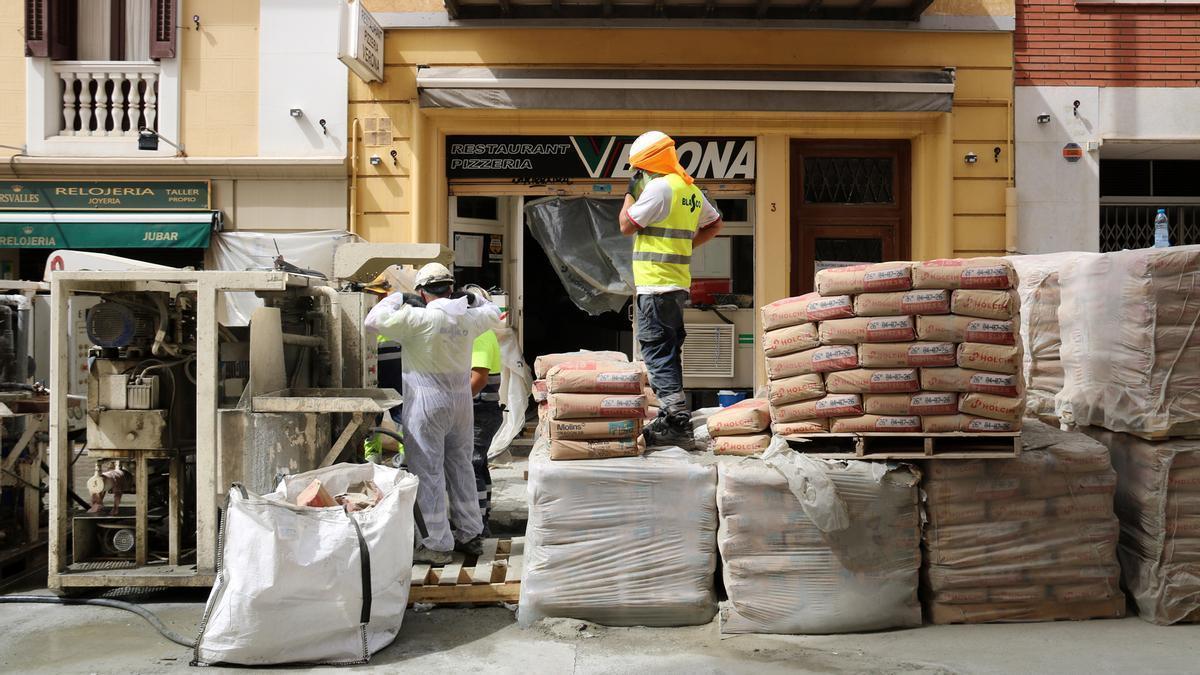 Comerciantes afectados por el boquete de la L9 reclaman que la aseguradora comparezca y garantice compensaciones