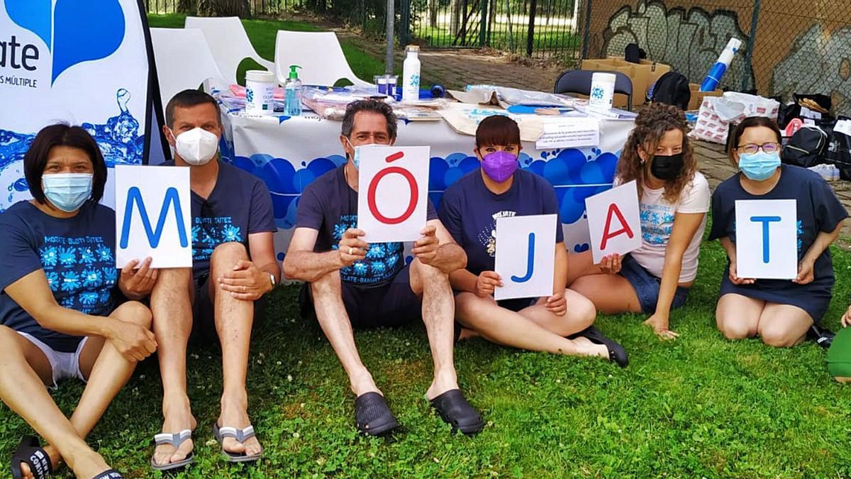 Trabajadores y voluntarios de la asociación zamorana, con el lema de la campaña, que suma su octava edición en Zamora.