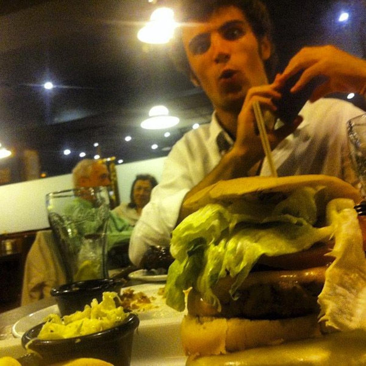 Carlos Sainz Jr., 'fast food lover'