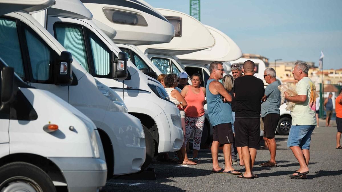 Aparcamiento de caravanas en Canarias.