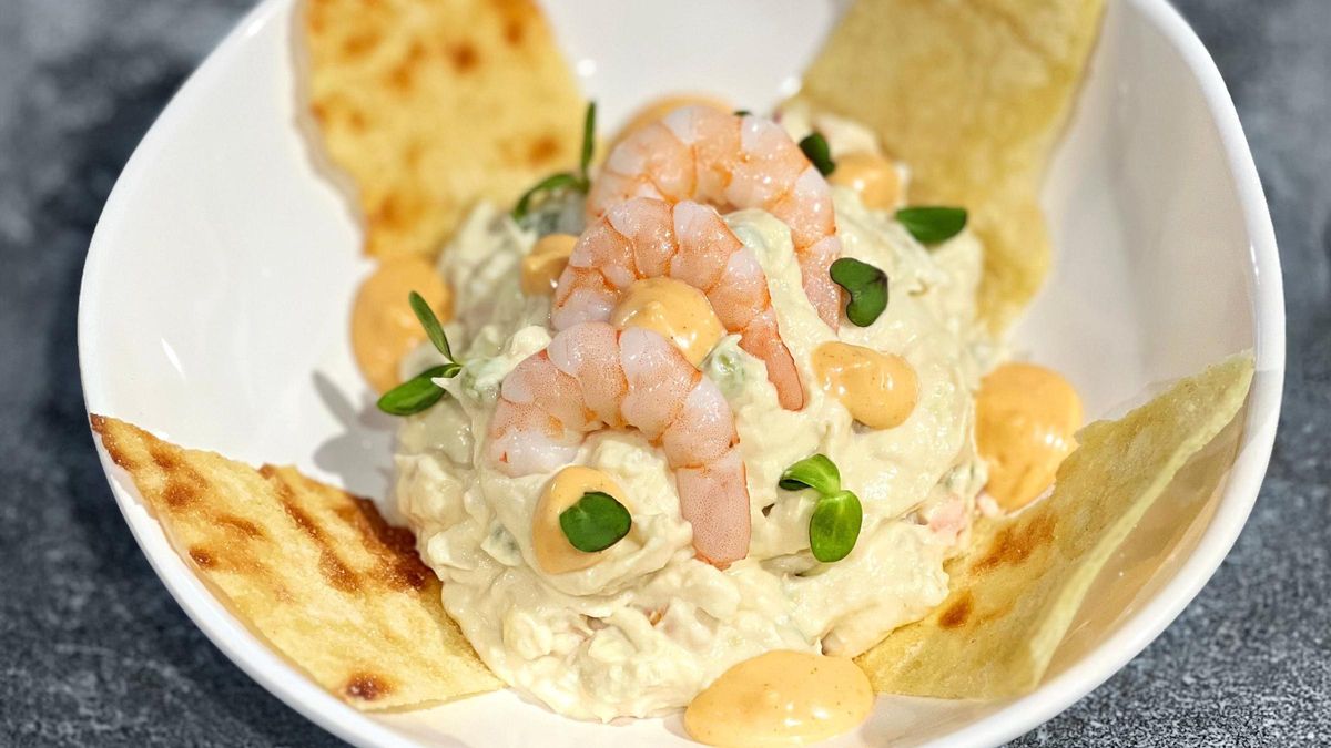Ensaladilla rusa con langostinos y mayonesa de 'kimchi' de Antonio Arrabal (restaurante La Jamada, en Burgos).