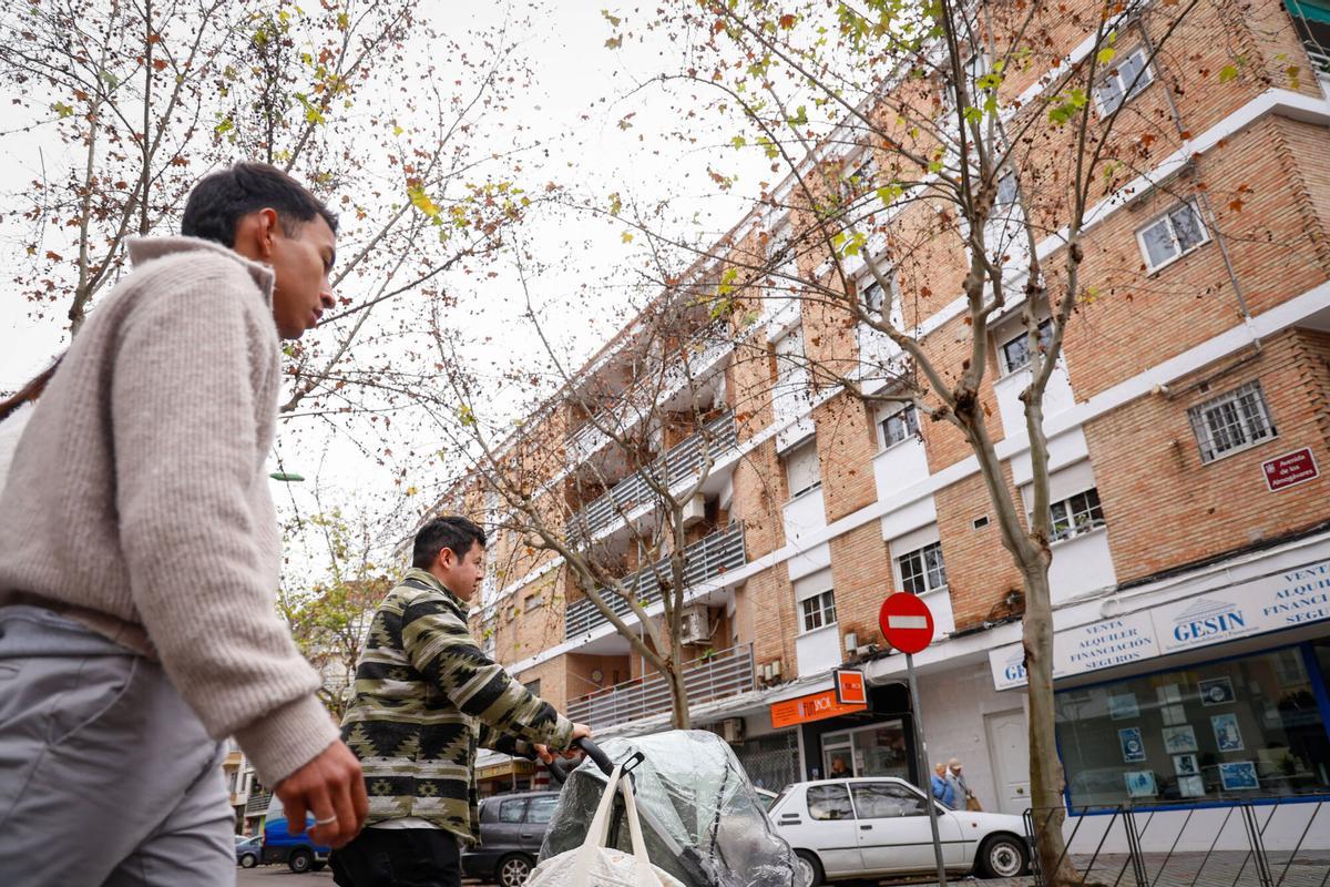 Migrantes en una calle en Córdoba