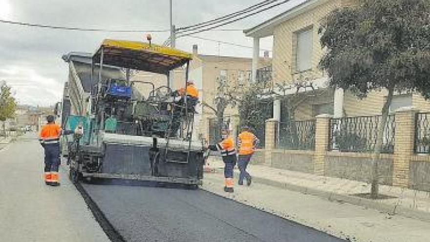 La DPZ mejora el firme de la carretera de CV-186