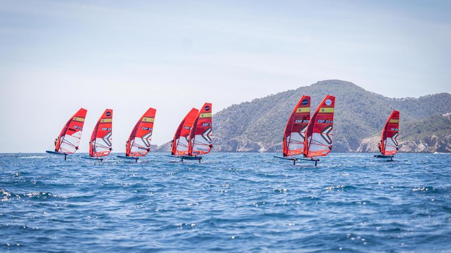 Nacho Baltasar y Guillém Segu se imponen en el Gran Premio Ibiza Copa de España iQFoil