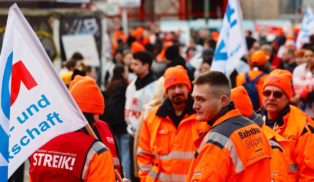 Alemania se para el lunes por una huelga a gran escala que los sindicatos han convocado en todo el transporte. Los trabajadores del sector público elevan la presión para exigir subidas del 10,5% para compensar la elevada inflación