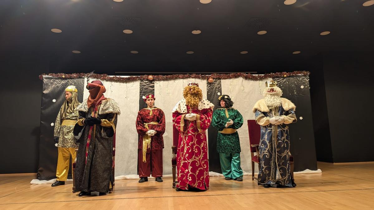 Los Reyes Magos recorren Almenara y reciben la llave de la ciudad