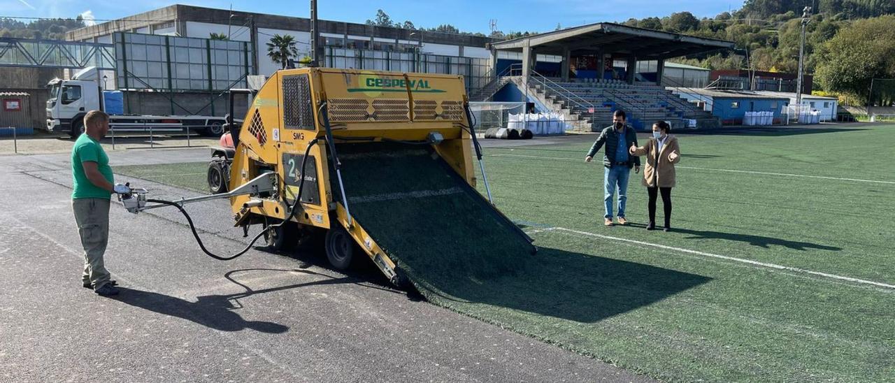 Renovación del césped del campo de O Carregal acometida hace un año. |   // LA OPINIÓN