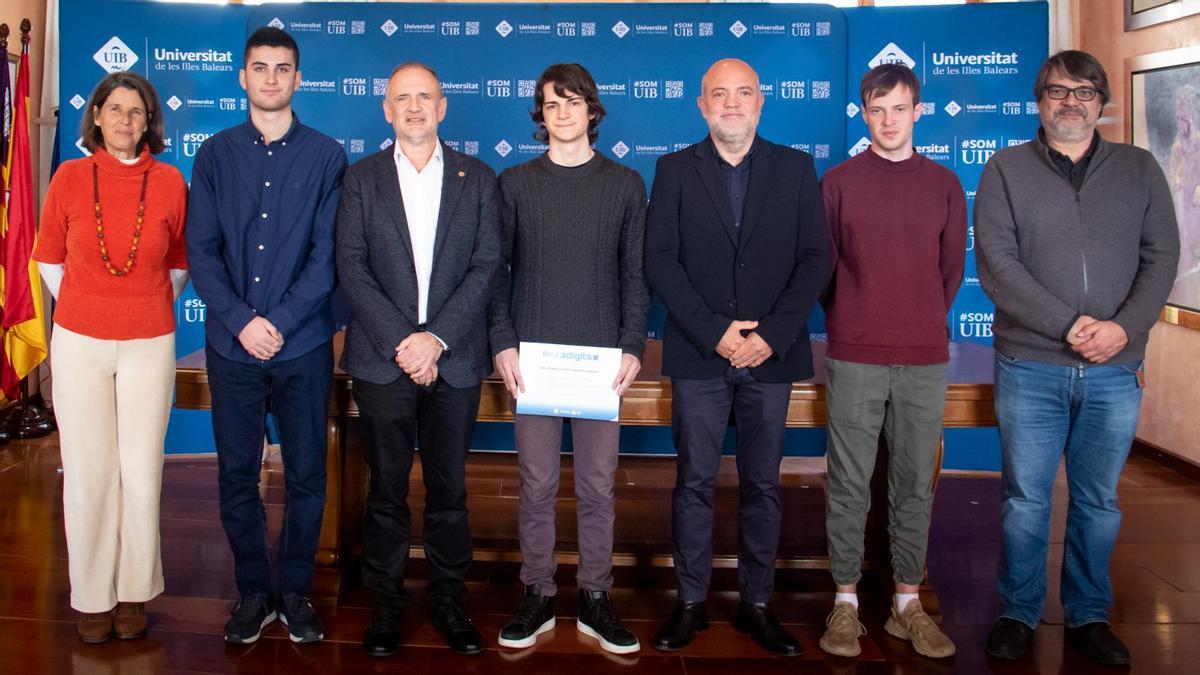 Acto de entrega de las becas de la empresa 3digits a alumnos de la UIB