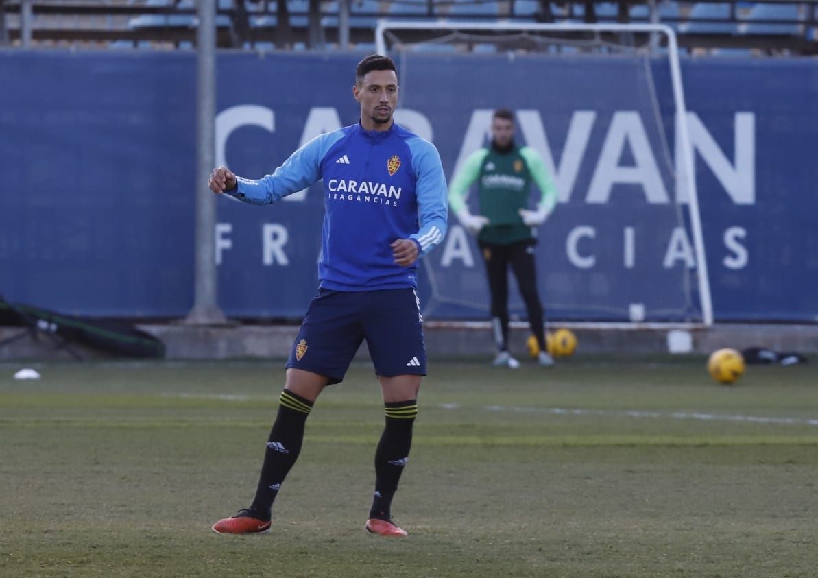 En imágenes | Primer día de Edgar Badía con el Real Zaragoza bajo el frío invernal