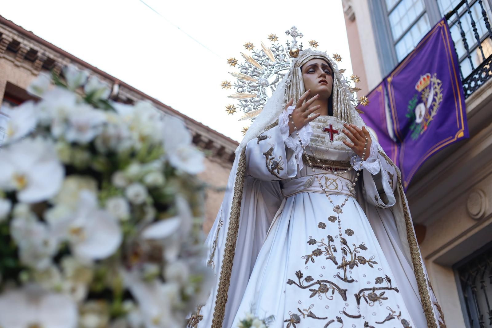 FOTOGALERÍA | Zaragoza se llena de capirotes y bombos en la procesión del Santo Entierro