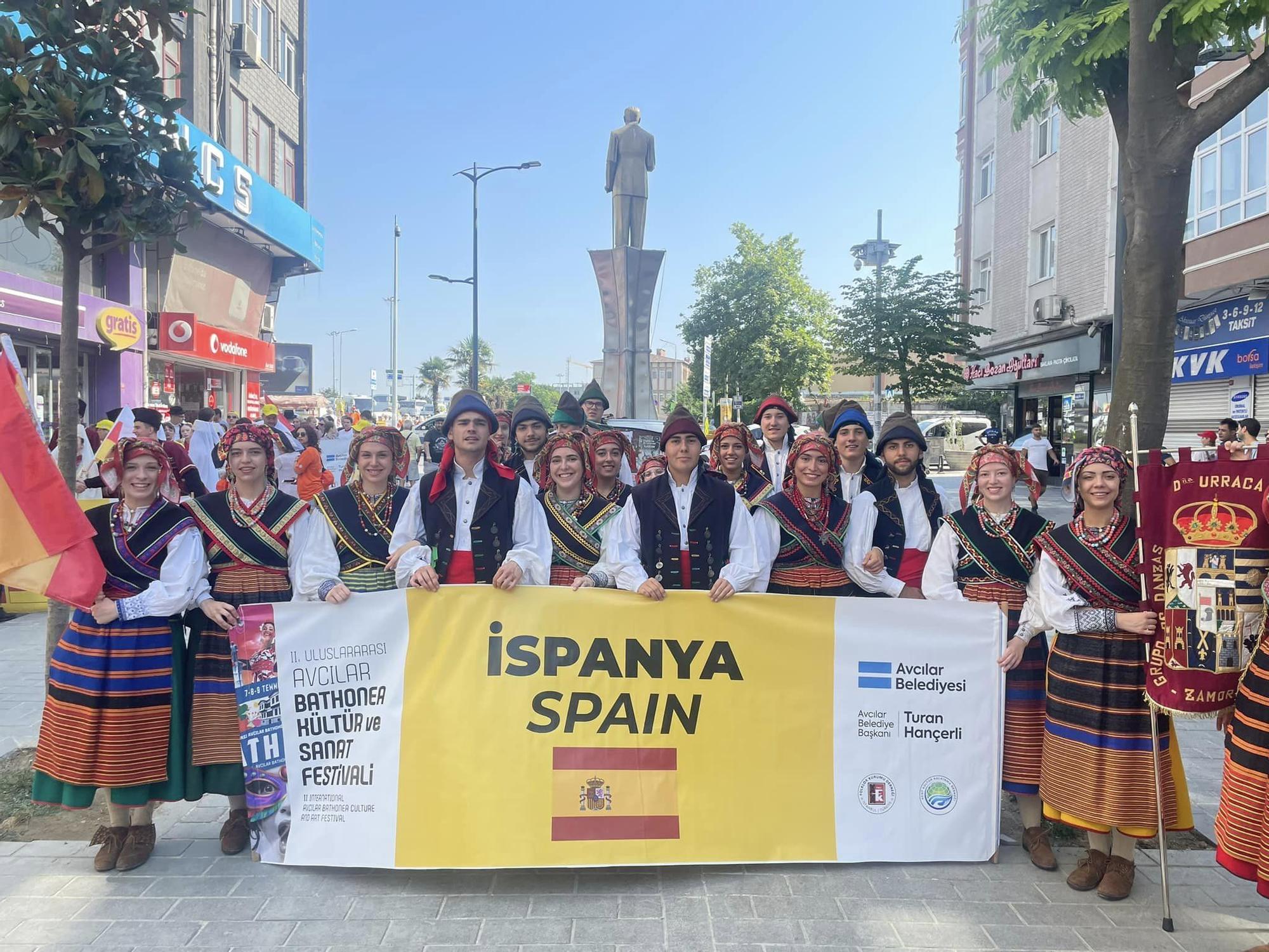 GALERÍA | Doña Urraca presume de folclore de Zamora en Estambul