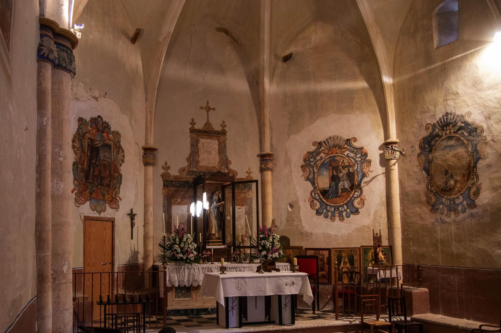 El sol vuelve a iluminar la imagen de Sant Antonio en la ermita de Bocairent