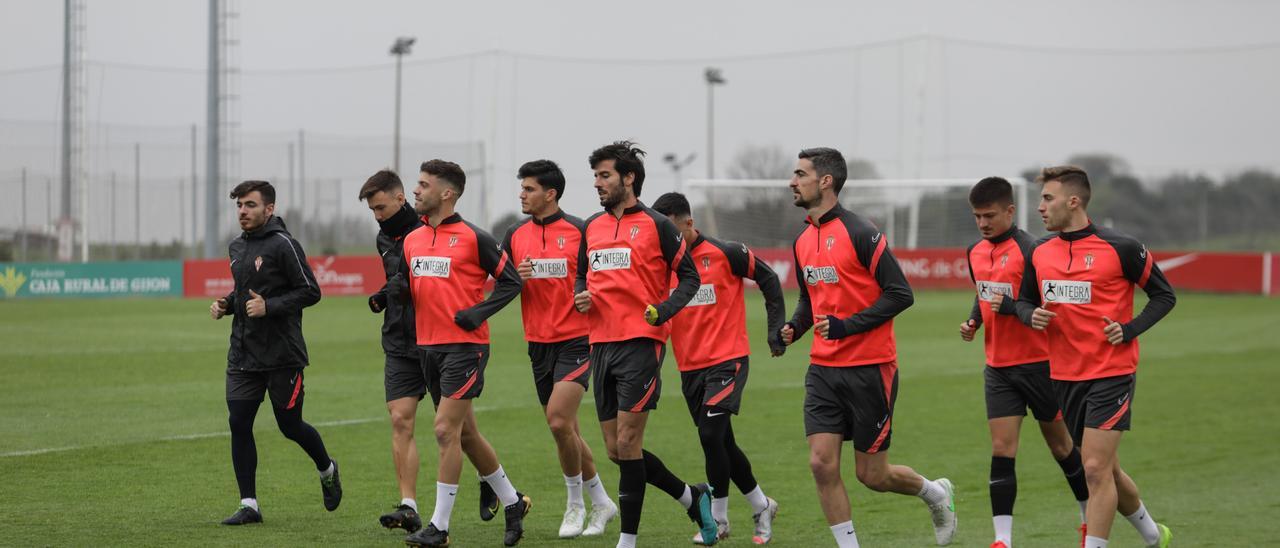 La plantilla del Sporting, durante un entrenamiento