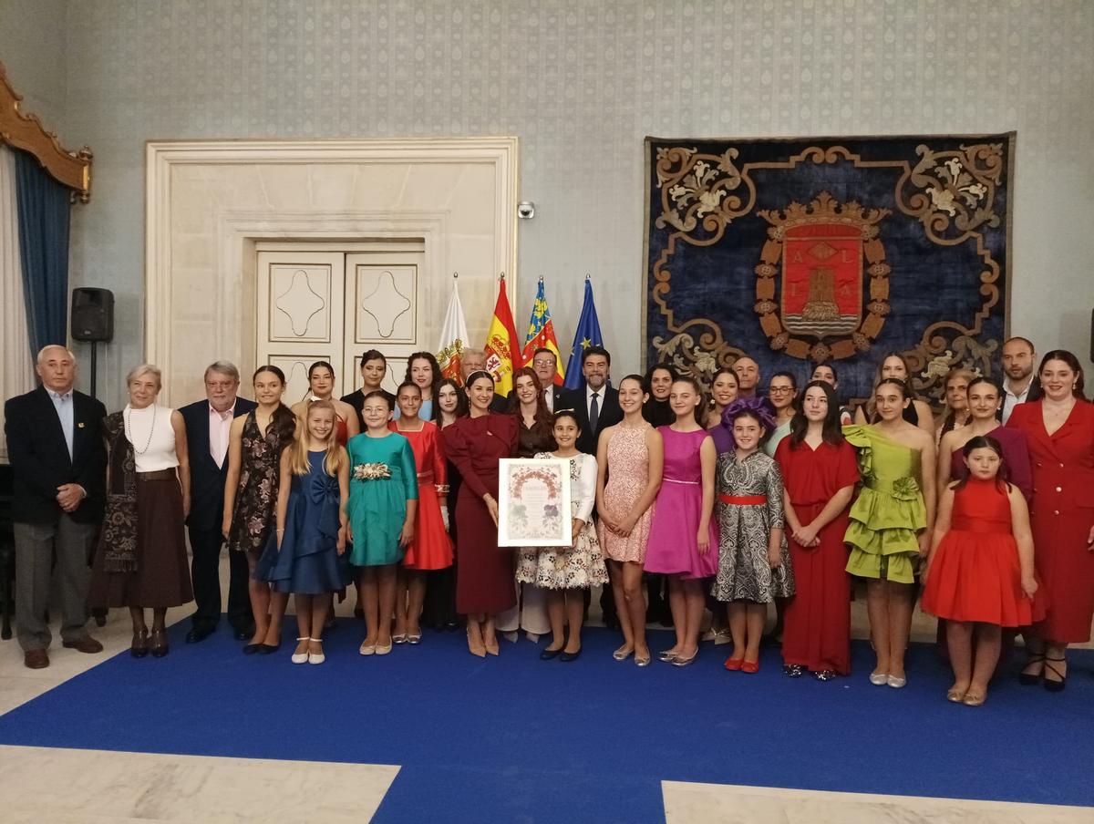Las 23 candidatas adultas e infantiles al título de Reinas 2026 de la Federación de Asociaciones Festivas en Barrios y Partidas de Alicante