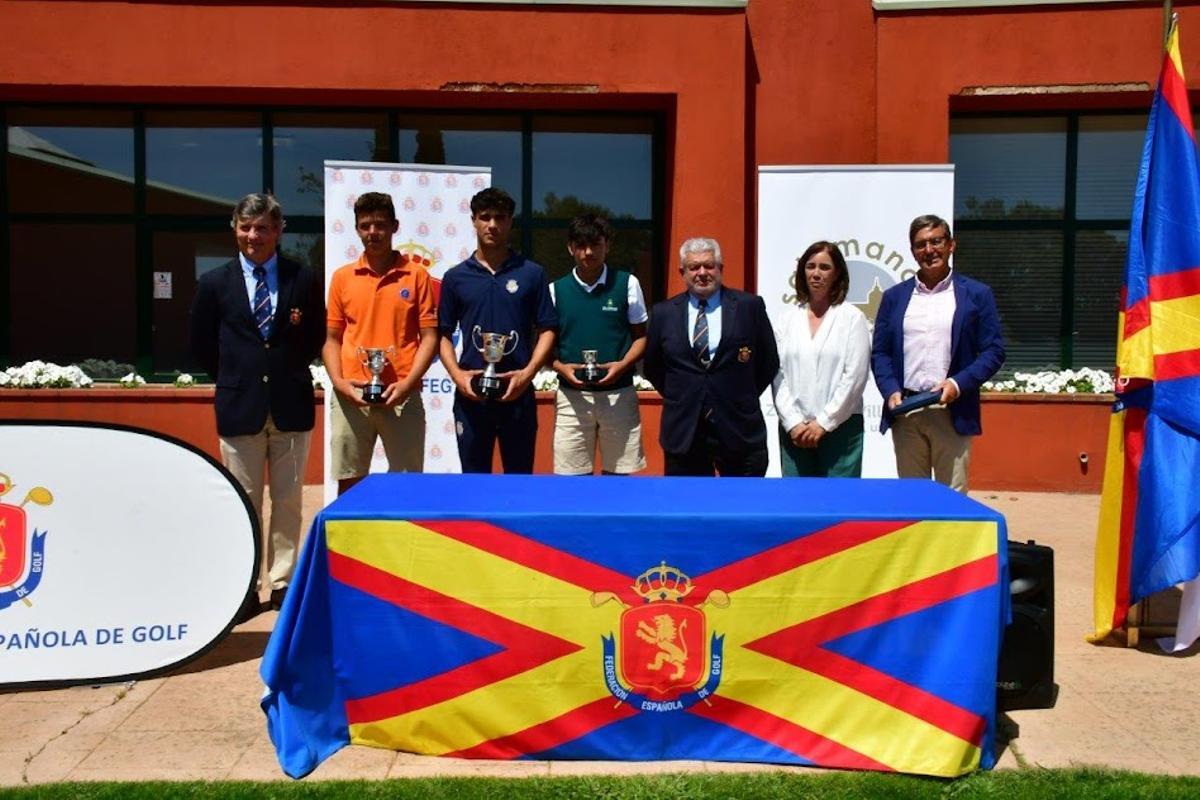 Podio masculino del Campeonato de España Sub-16 de golf, con el valenciano Raúl Gómez como subcampeón.