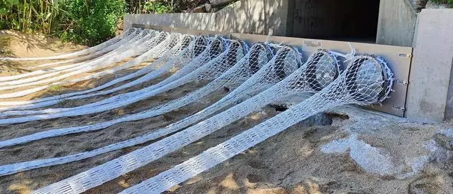 Mallas que atrapan residuos cuando llueve: Mataró estrena sistema para retener sólidos