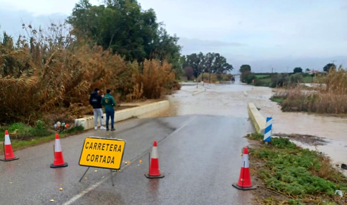 Uno de los cortes de carretera en Huelva.