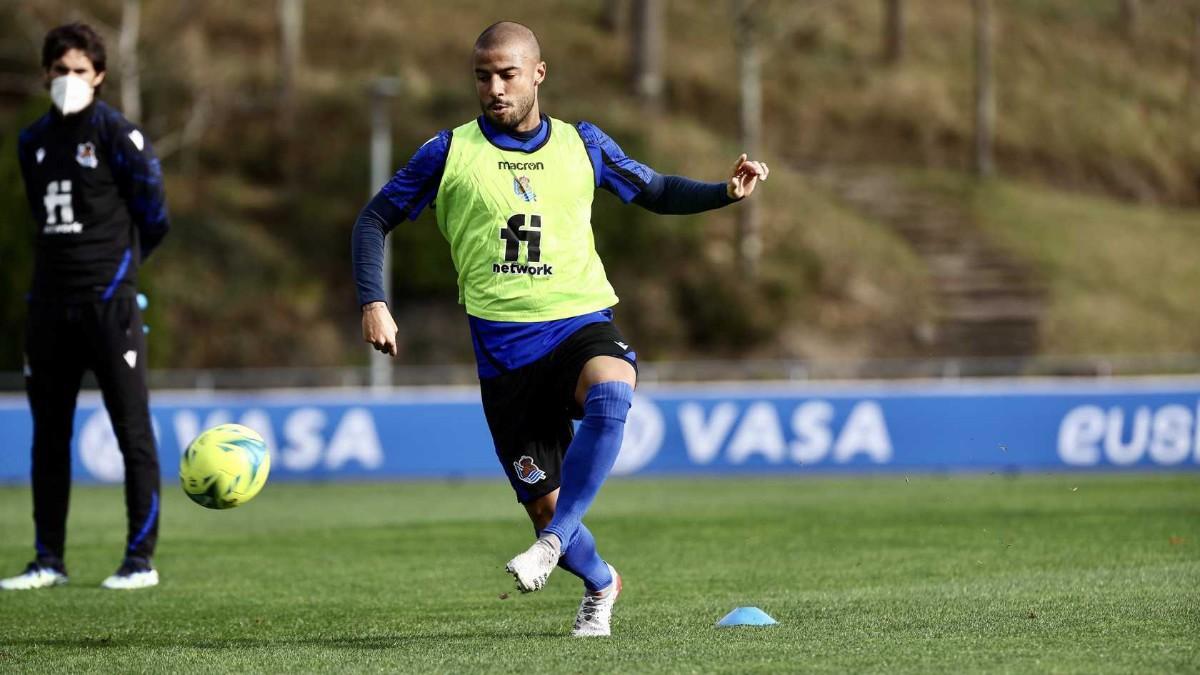 Rafinha en un entrenamiento con la Real Sociedad