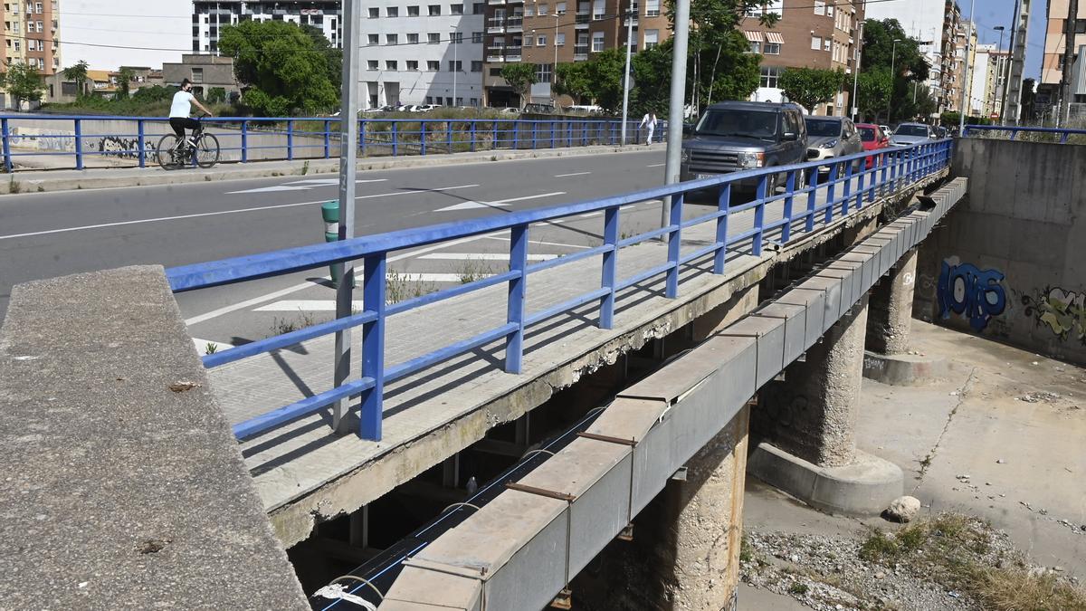 Imagen del puente junto al cementerio de San José.