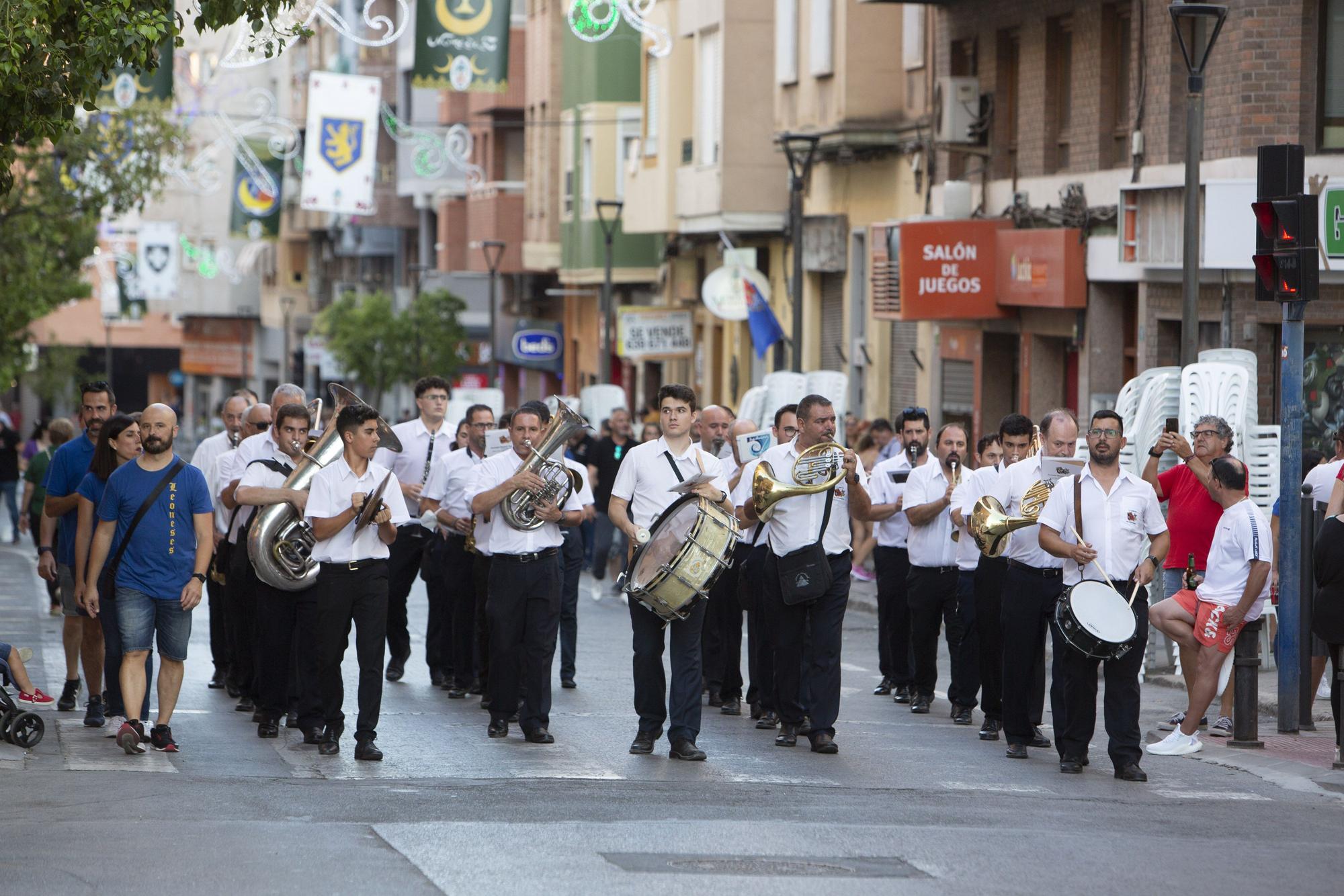 Arrancan las Fiestas de los Moros Y Cristianos de San Blas con la entrada de bandas y el Homenaje a los festeros fallecidos