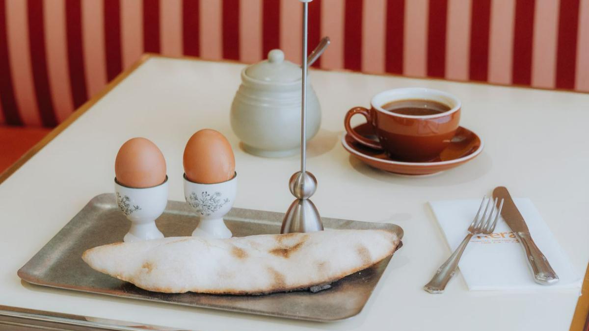 En K’era, la cocina georgiana se vive de forma cotidiana: del café de la mañana al cóctel de chacha al final del día.