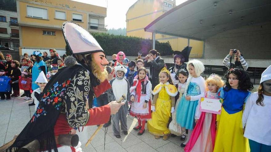 Un momento de la celebración de los alumnos del colegio de As Covas-Meaño. // Iñaki Abella