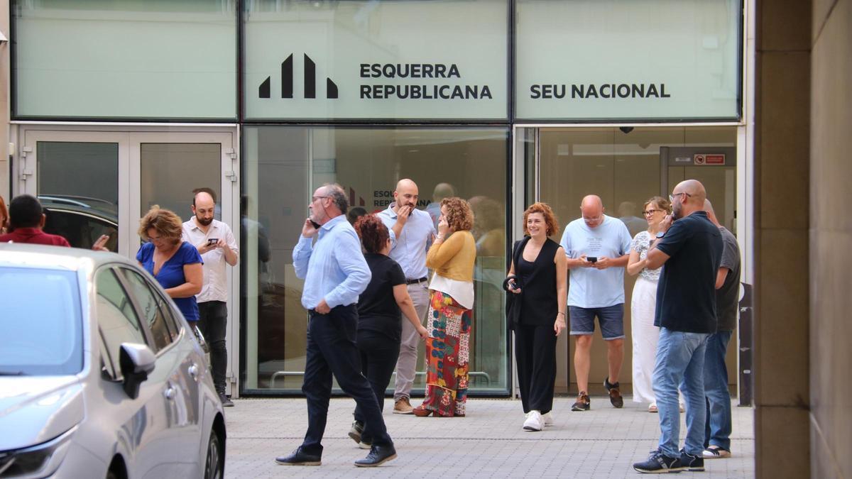 Miembros de ERC en la sede nacional del partido.