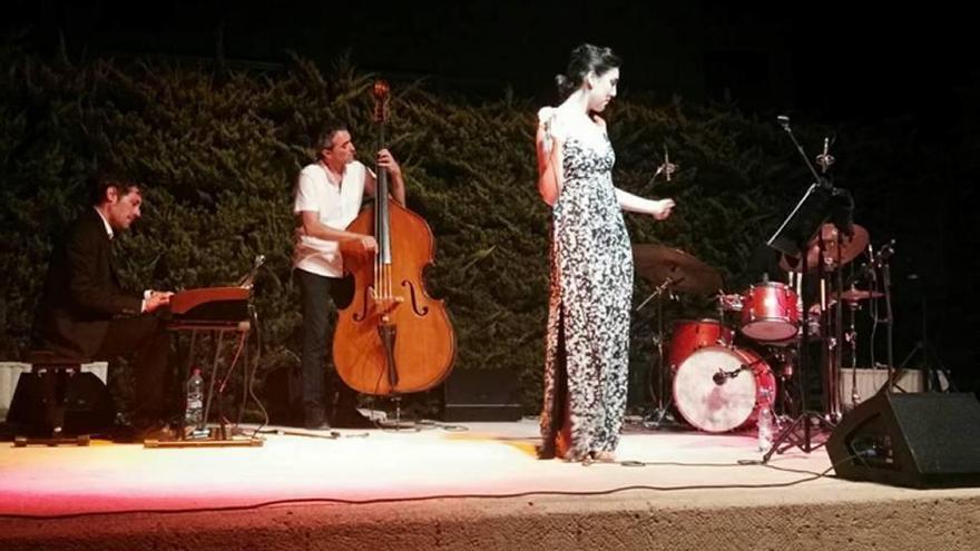 Paula Marengo Trio actuará en el primer aperitivo.