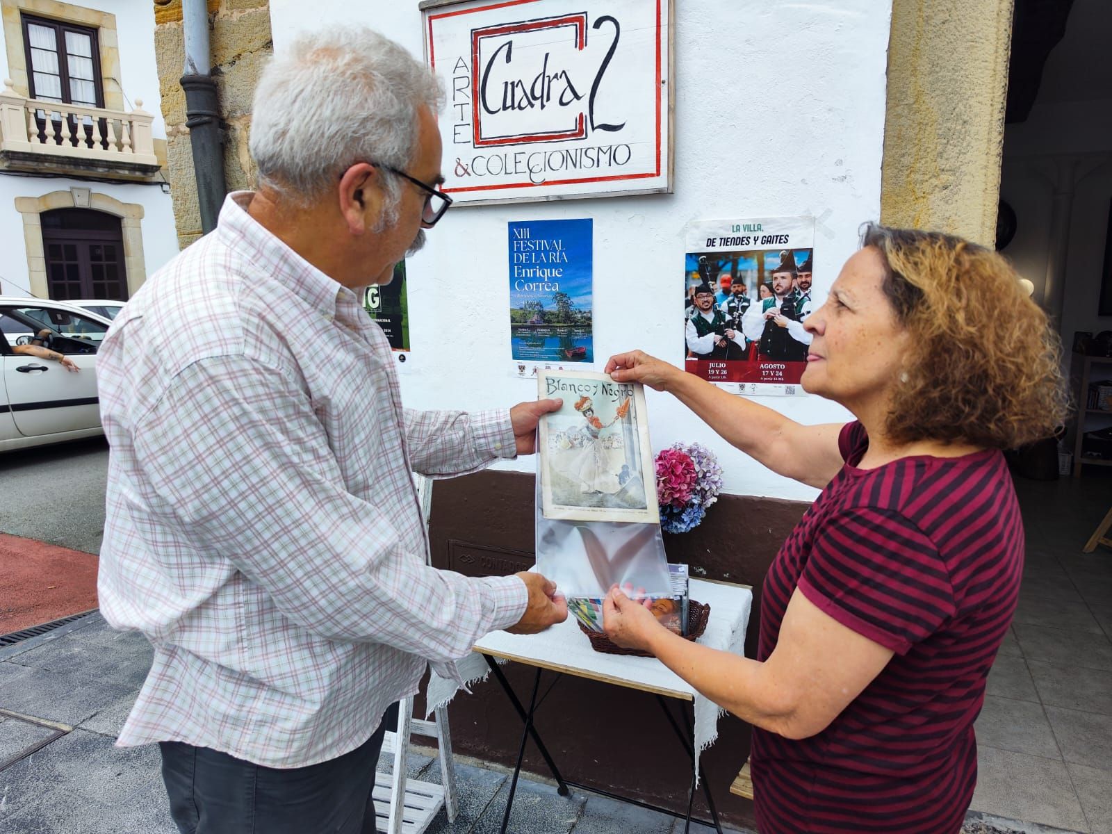 Comercio y artesanía llenan las calles de Villaviciosa