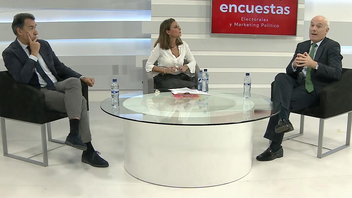 Fernando Martínez Maíllo y Narciso Michavila en un momento del debate celebrado en Madrid.