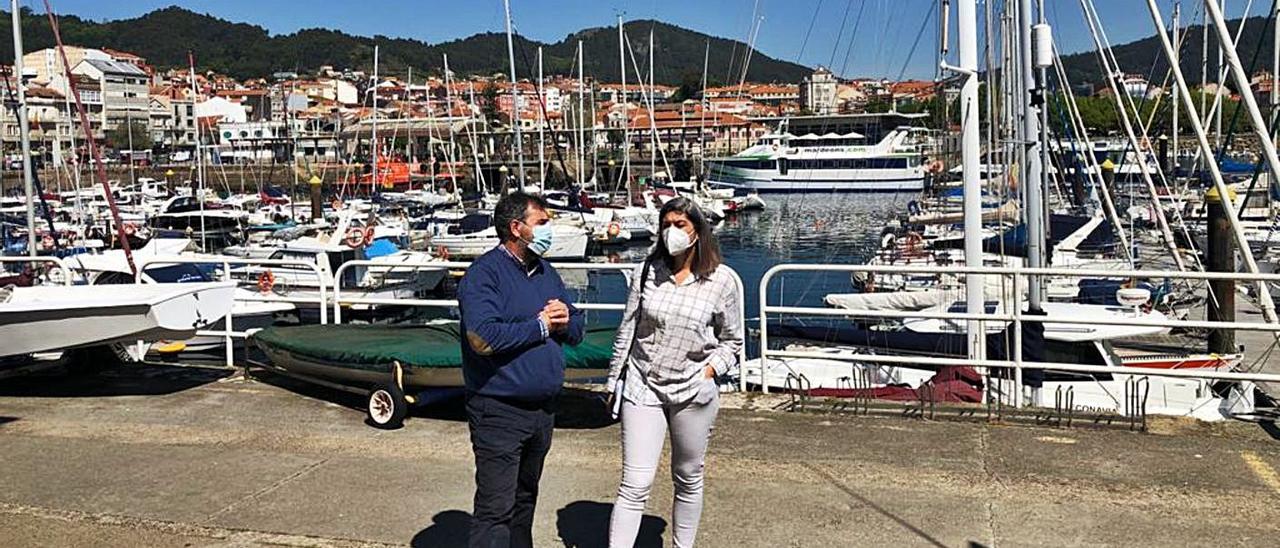 El presidente del Náutico Rodeira, Juan Carlos Rodríguez, y la alcaldesa, Victoria Portas, ayer. |   // G.N.